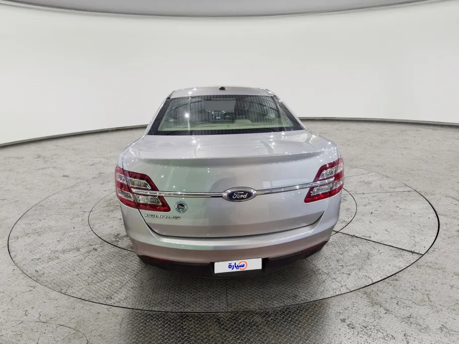 2018 Ford Taurus SE 