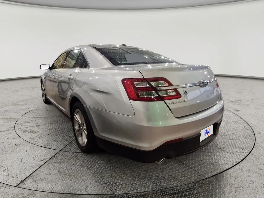 2018 Ford Taurus SE 