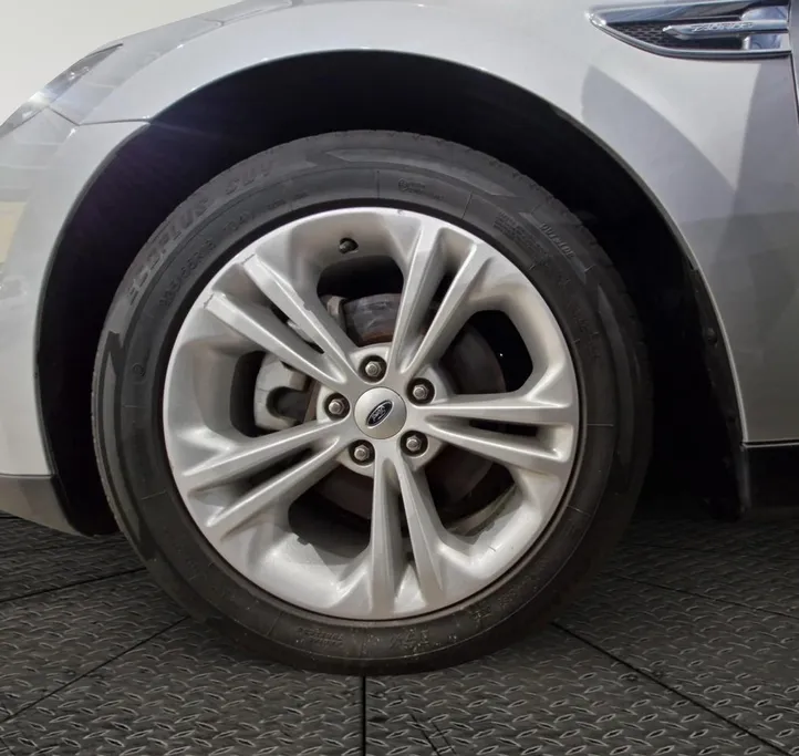 2018 Ford Taurus SE 