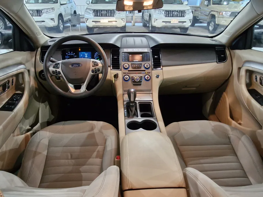 2018 Ford Taurus SE 