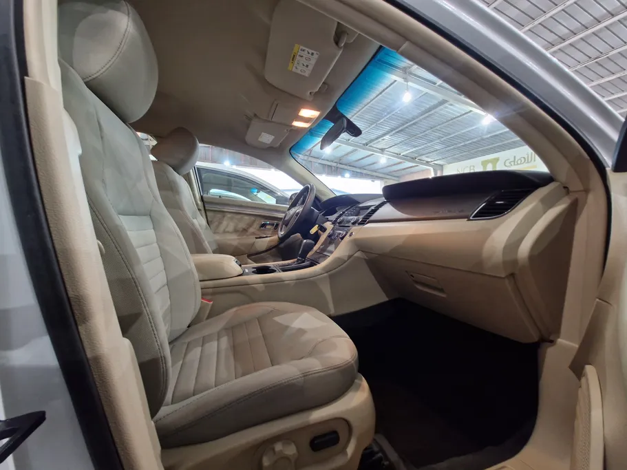 2018 Ford Taurus SE 