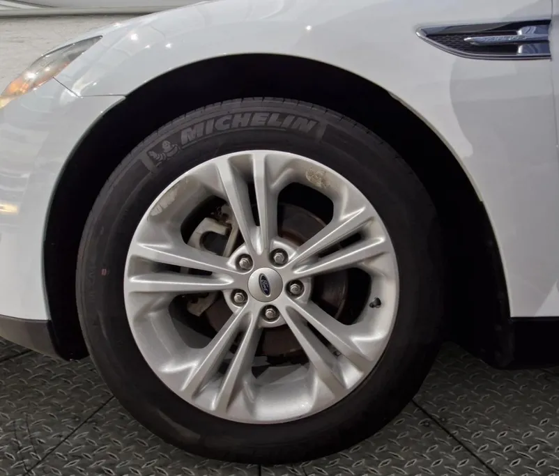 2018 Ford Taurus SE 