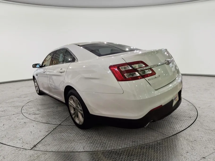 2018 Ford Taurus SE 