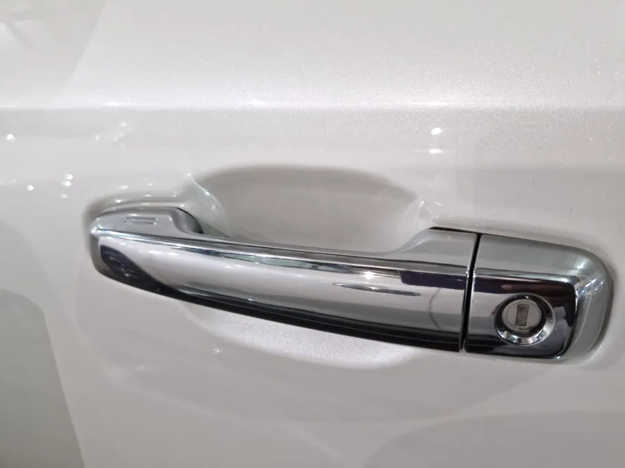2019 Toyota Land Cruiser Grand Touring 