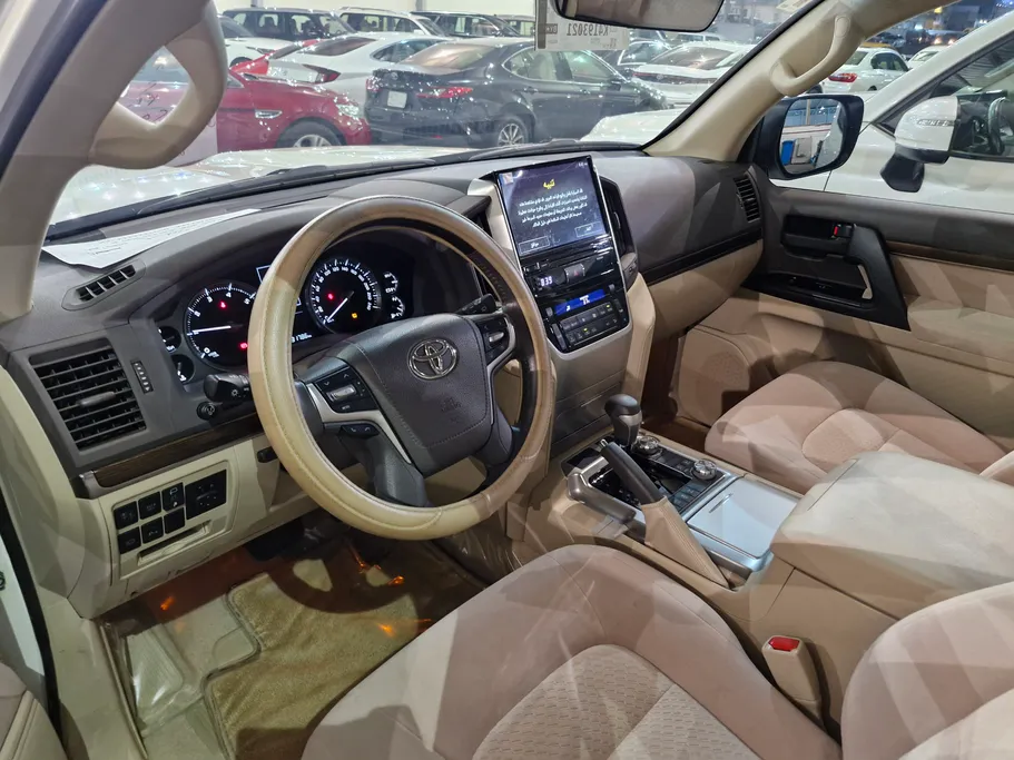 2019 Toyota Land Cruiser Grand Touring 