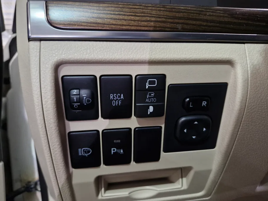 2019 Toyota Land Cruiser Grand Touring 