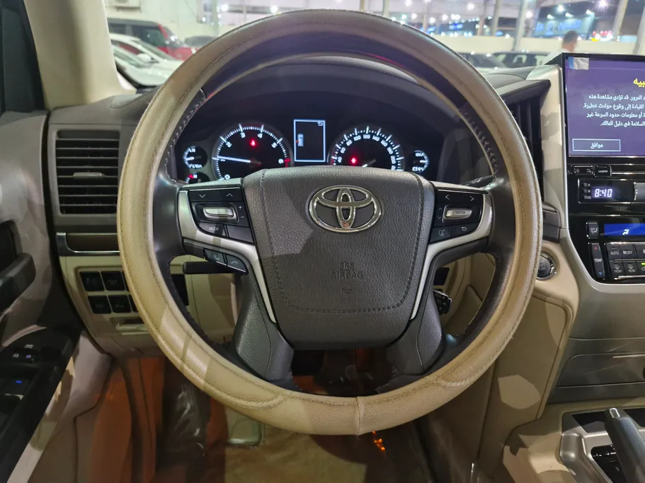 2019 Toyota Land Cruiser Grand Touring 
