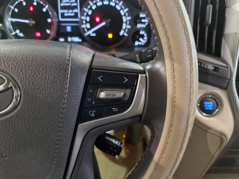 2019 Toyota Land Cruiser Grand Touring 