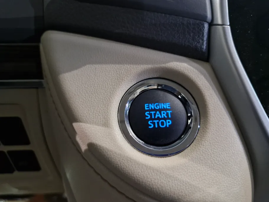 2019 Toyota Land Cruiser Grand Touring 