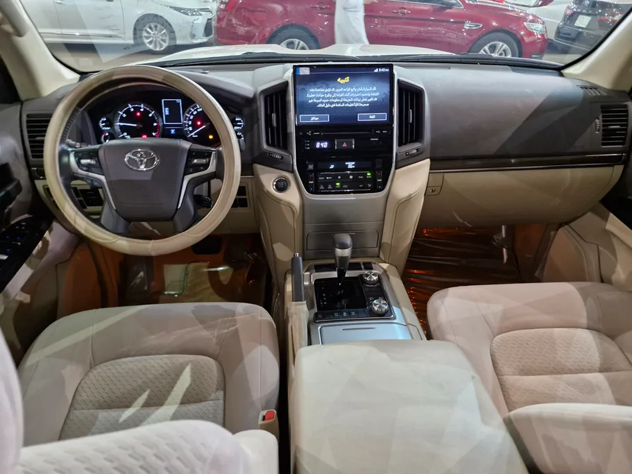 2019 Toyota Land Cruiser Grand Touring 