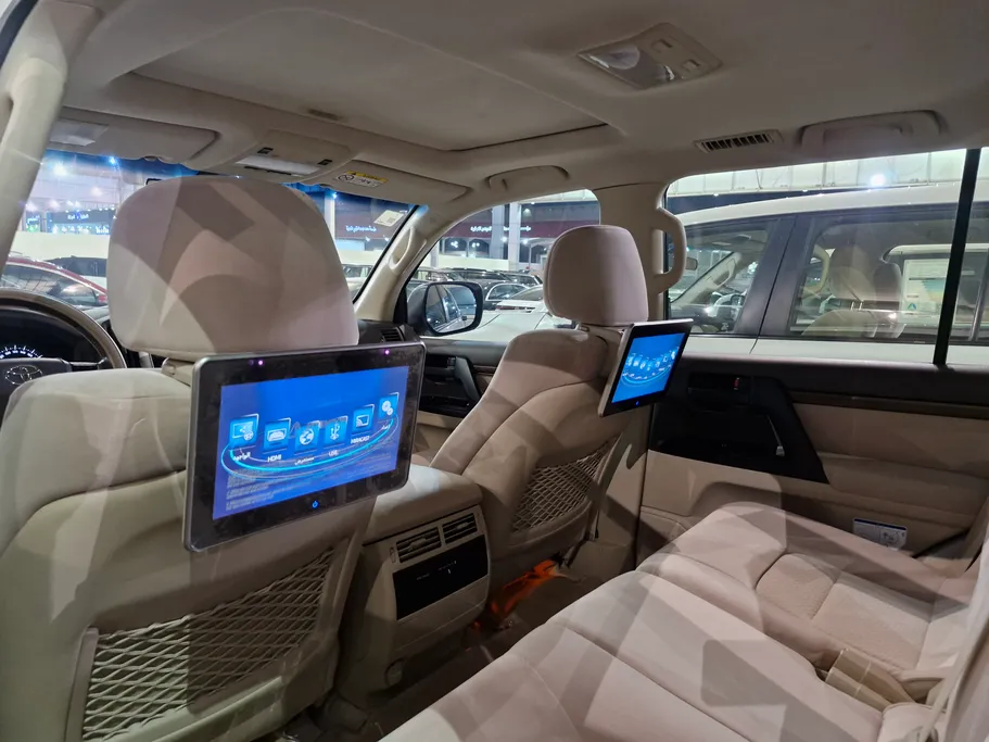 2019 Toyota Land Cruiser Grand Touring 