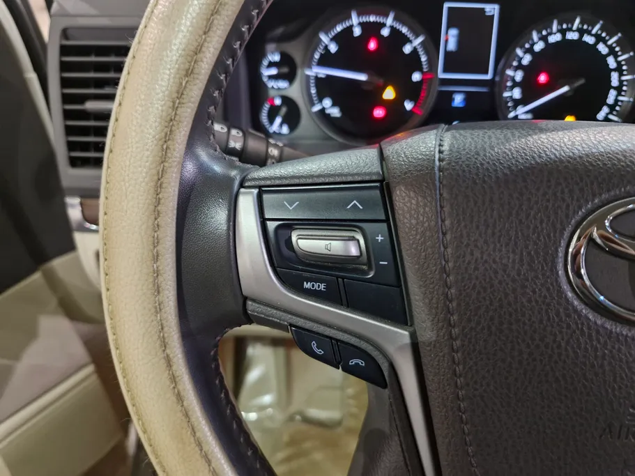 2019 Toyota Land Cruiser Grand Touring 