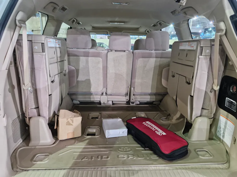 2019 Toyota Land Cruiser Grand Touring 