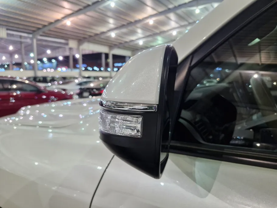 2019 Toyota Land Cruiser Grand Touring 