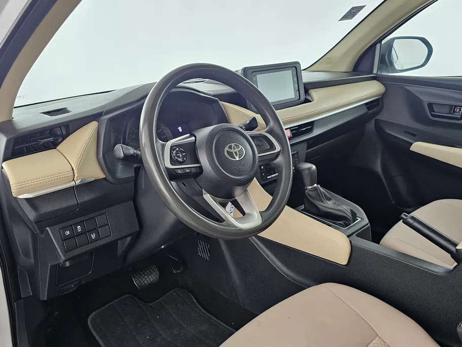 2023 Toyota Yaris  Y 