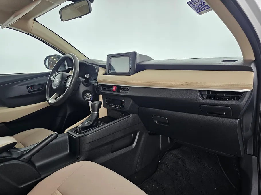 2023 Toyota Yaris  Y 