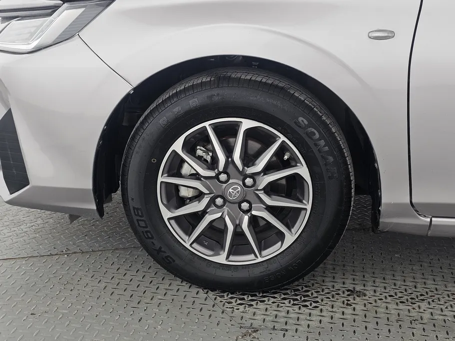 2023 Toyota Yaris  Y 