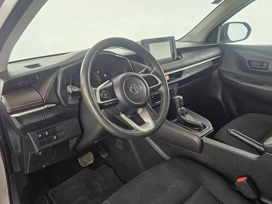 2023 Toyota Yaris  Y 