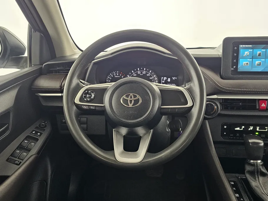2023 Toyota Yaris  Y 