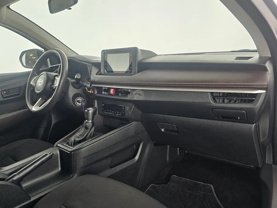 2023 Toyota Yaris  Y 