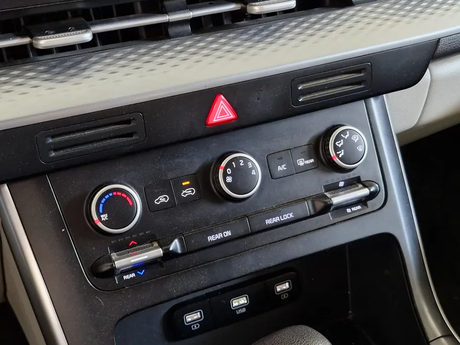 2023 Kia Carnival GL 