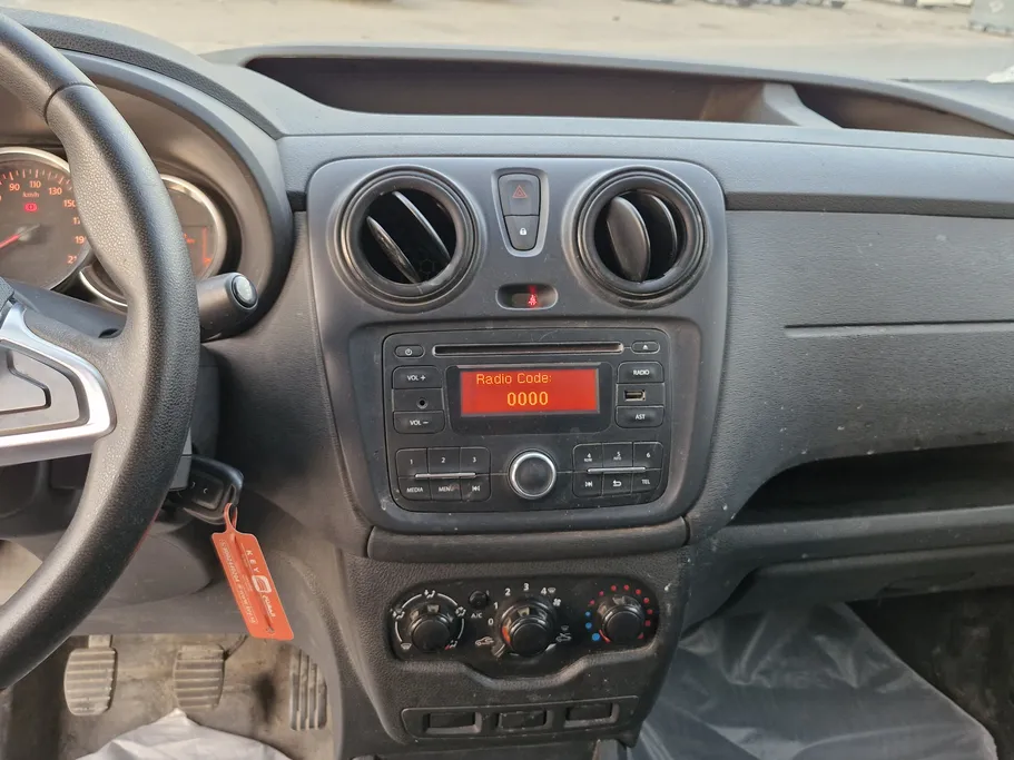 2021 Renault Docker Van بضاعة 