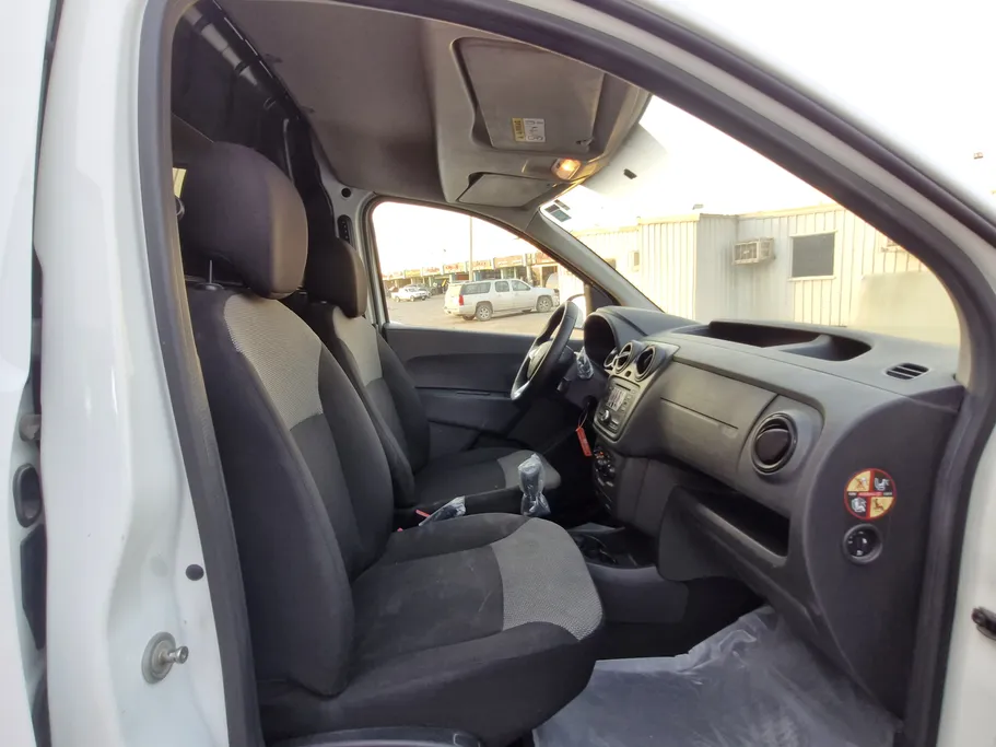 2021 Renault Docker Van بضاعة 