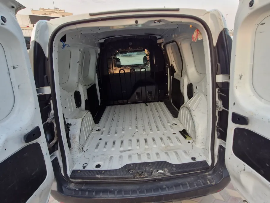 2021 Renault Docker Van بضاعة 