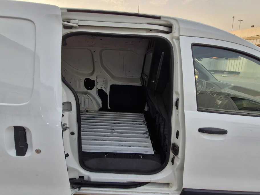 2021 Renault Docker Van بضاعة 