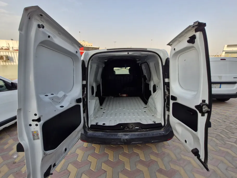 2020 Renault Docker Van بضاعة 