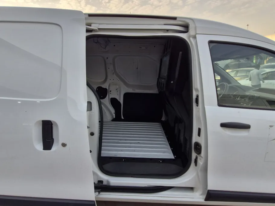 2021 Renault Docker Van بضاعة 