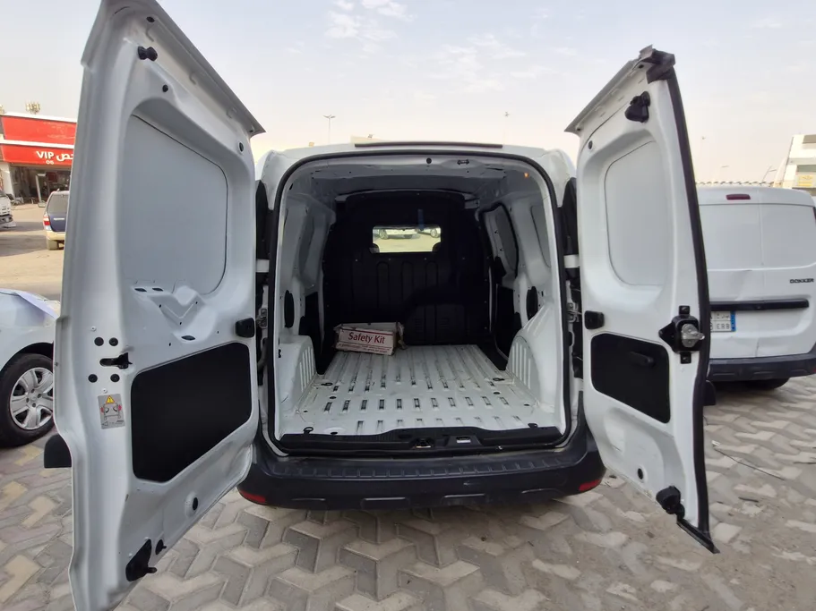2021 Renault Docker Van بضاعة 
