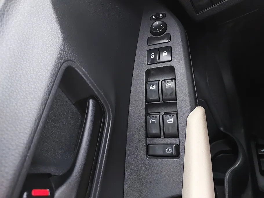 2023 Toyota Yaris  Y 