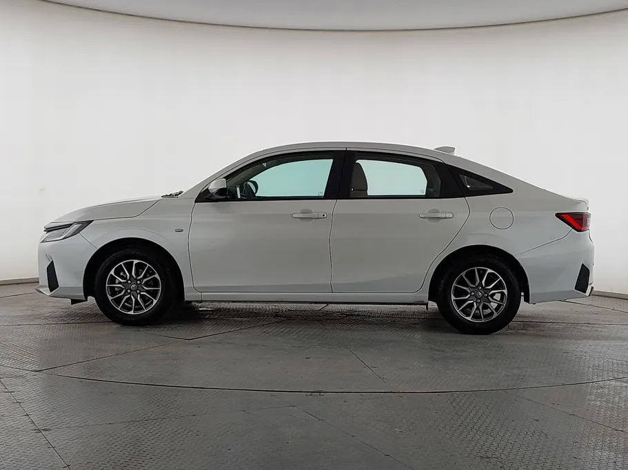 2023 Toyota Yaris  Y 