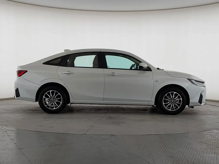 2023 Toyota Yaris  Y 