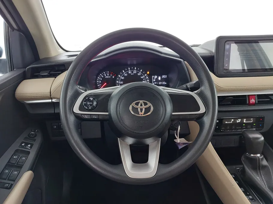 2023 Toyota Yaris  Y 