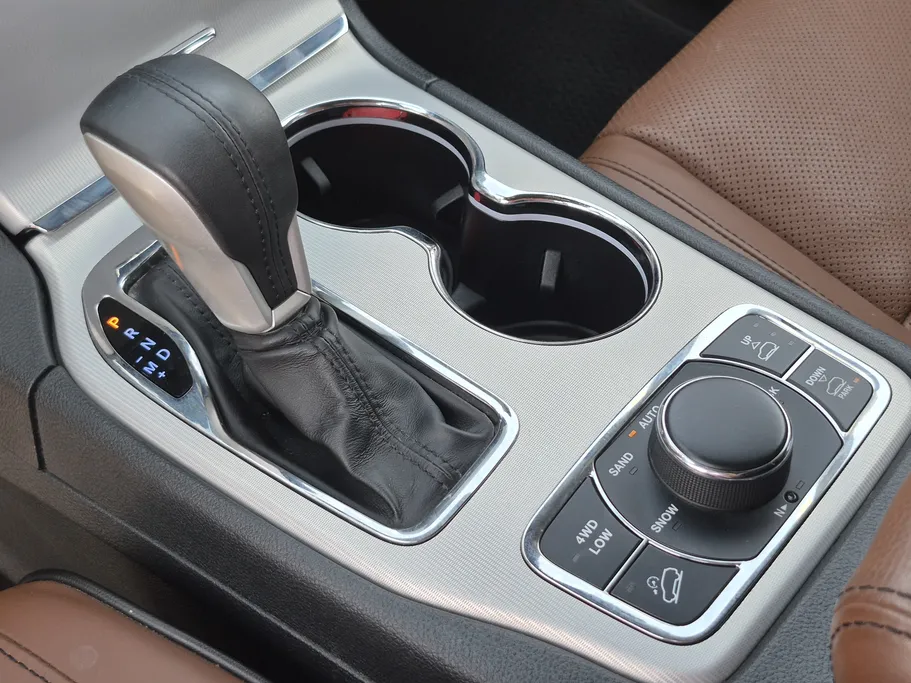 2020 Jeep Grand Cherokee ساميت 