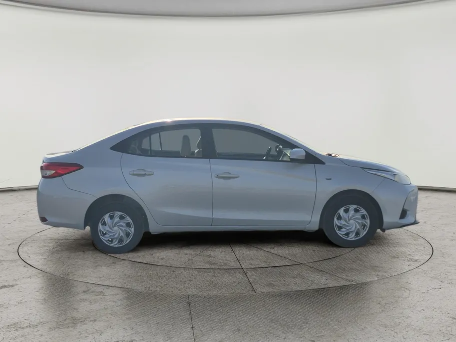 2022 Toyota Yaris  Y 