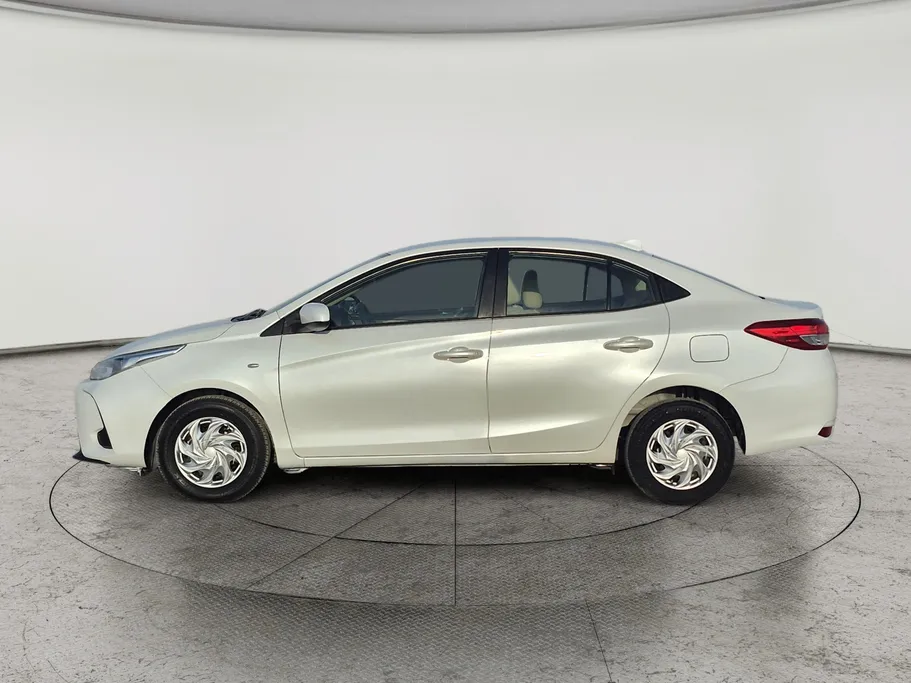 2022 Toyota Yaris  Y 