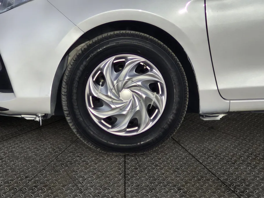 2022 Toyota Yaris  Y 