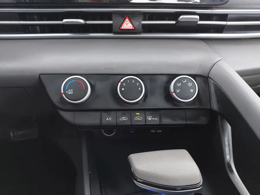 2022 Hyundai Elantra Smart 