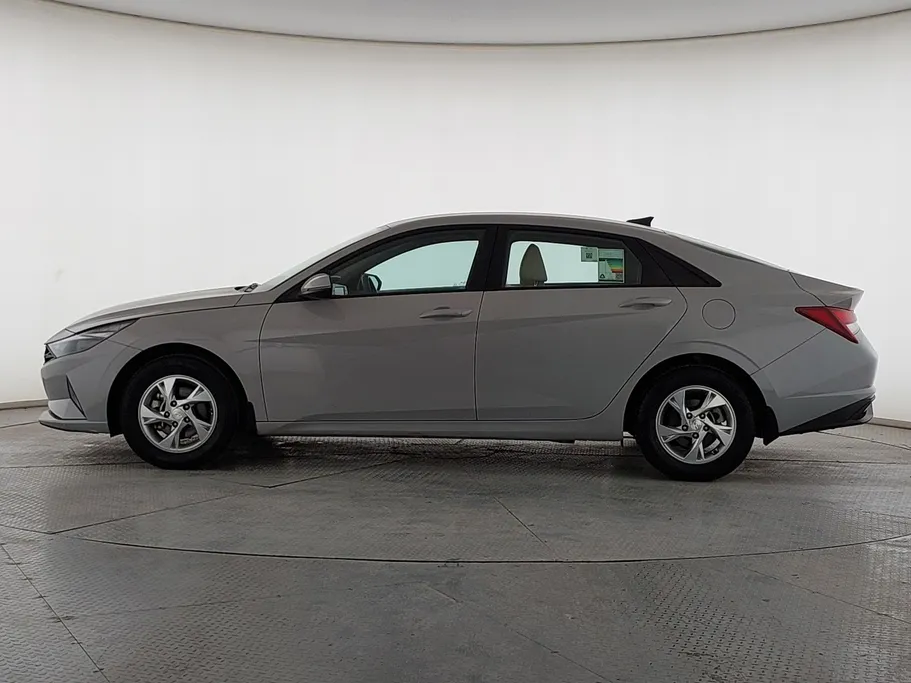2022 Hyundai Elantra Smart 