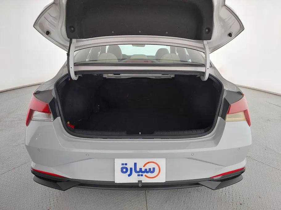 2022 Hyundai Elantra Smart 