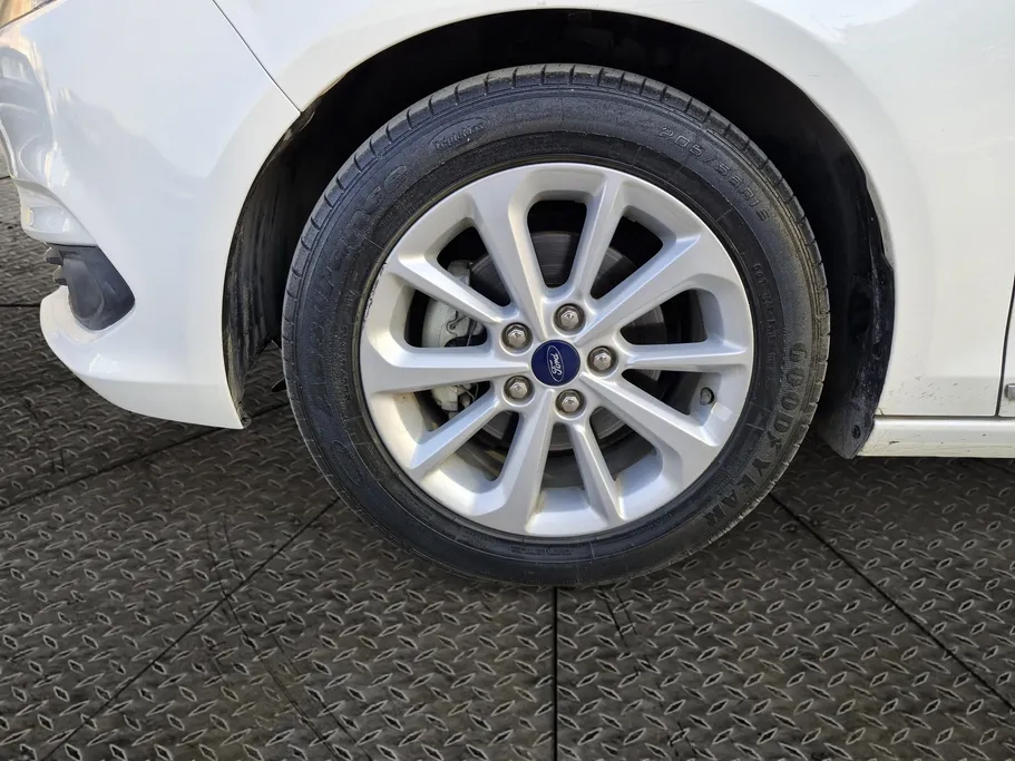 2020 Ford Escort Titanium 