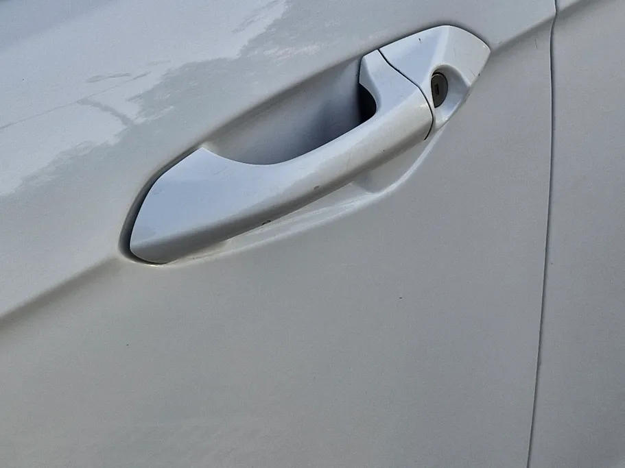 2020 Ford Escort Titanium 