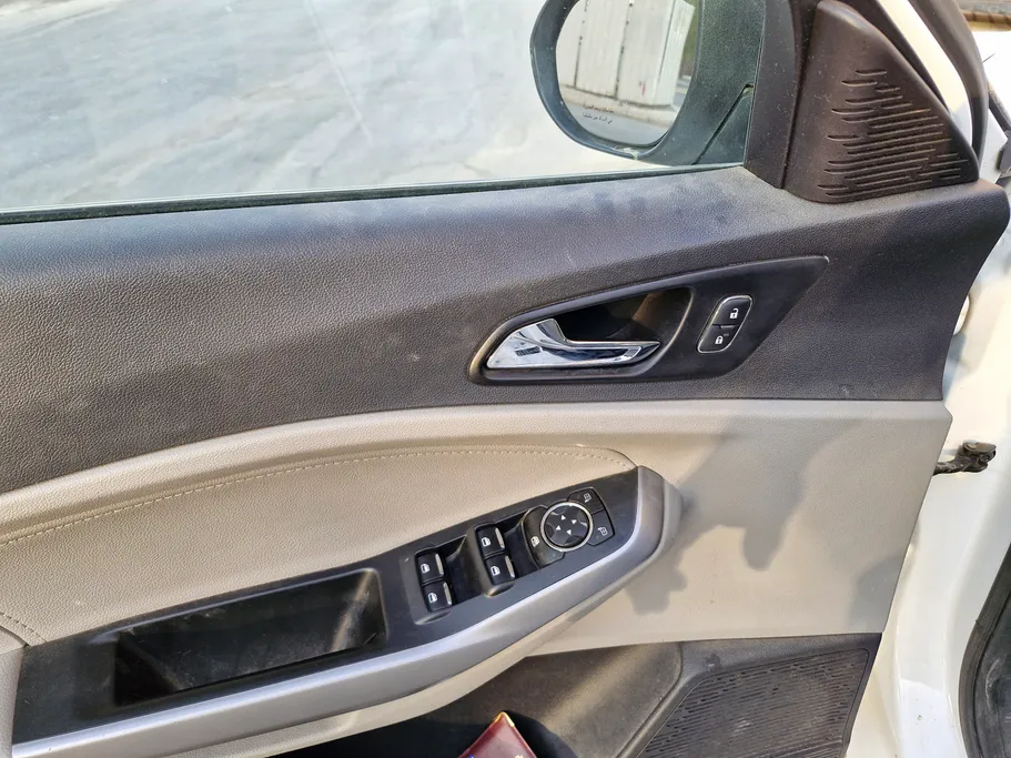 2020 Ford Escort Titanium 