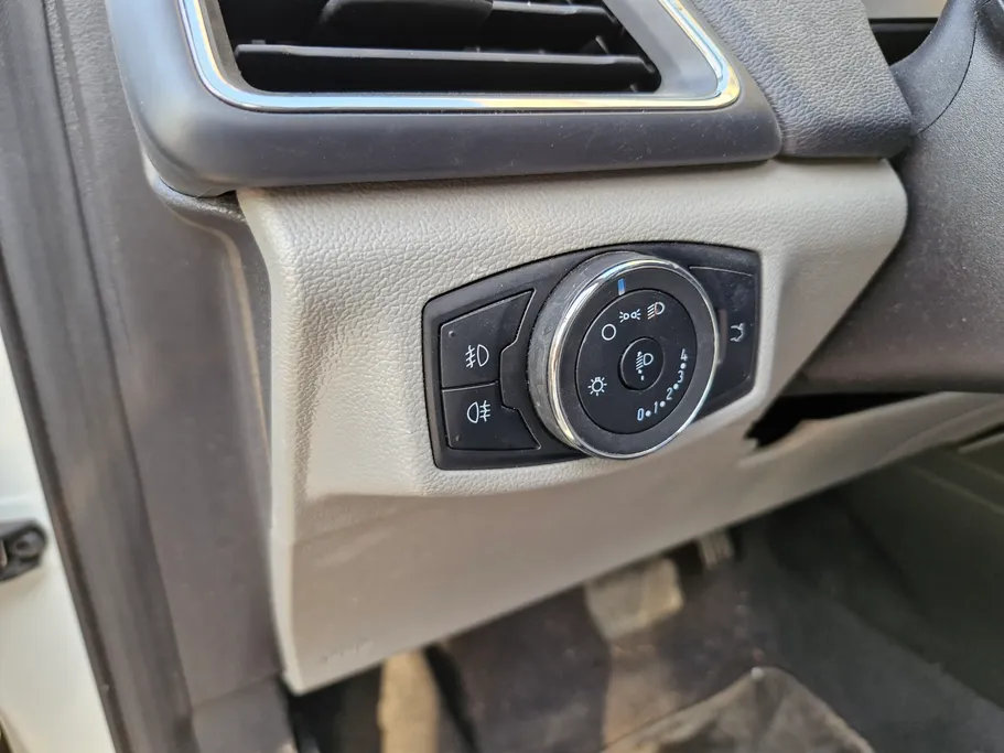 2020 Ford Escort Titanium 