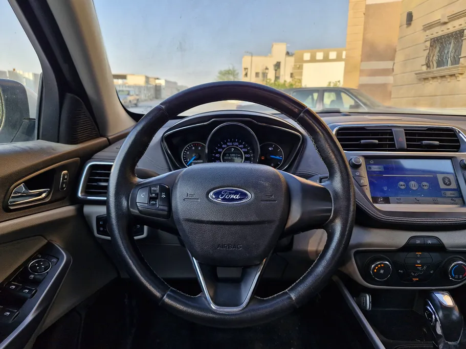 2020 Ford Escort Titanium 