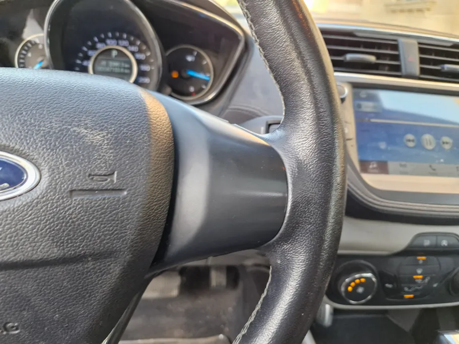 2020 Ford Escort Titanium 