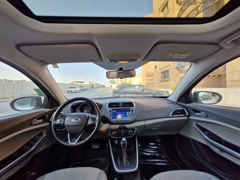 2020 Ford Escort Titanium 